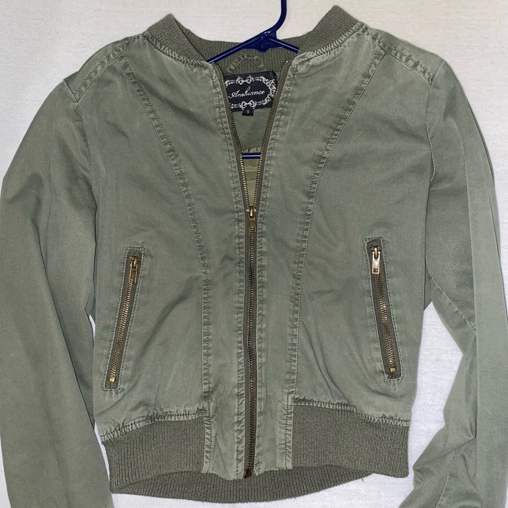 Green bomber jacket 🤍